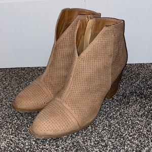 Qupid size 8 boutique ankle booties gently worn